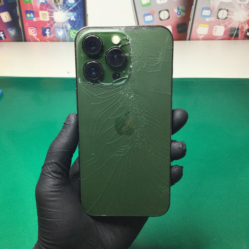iphone-13-pro-backcover-kaputt